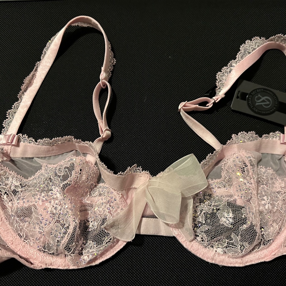 Victoria’s Secret Designer Collection Bra Lingerie 36C NWT